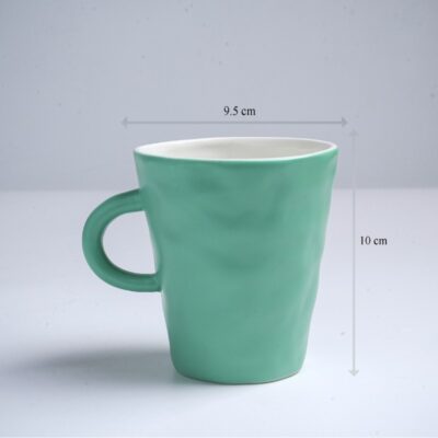 Kích thước ly sứ màu mát Bát Tràng màu xanh lục bảo lõm dáng vát có quai 400ml LM- 98