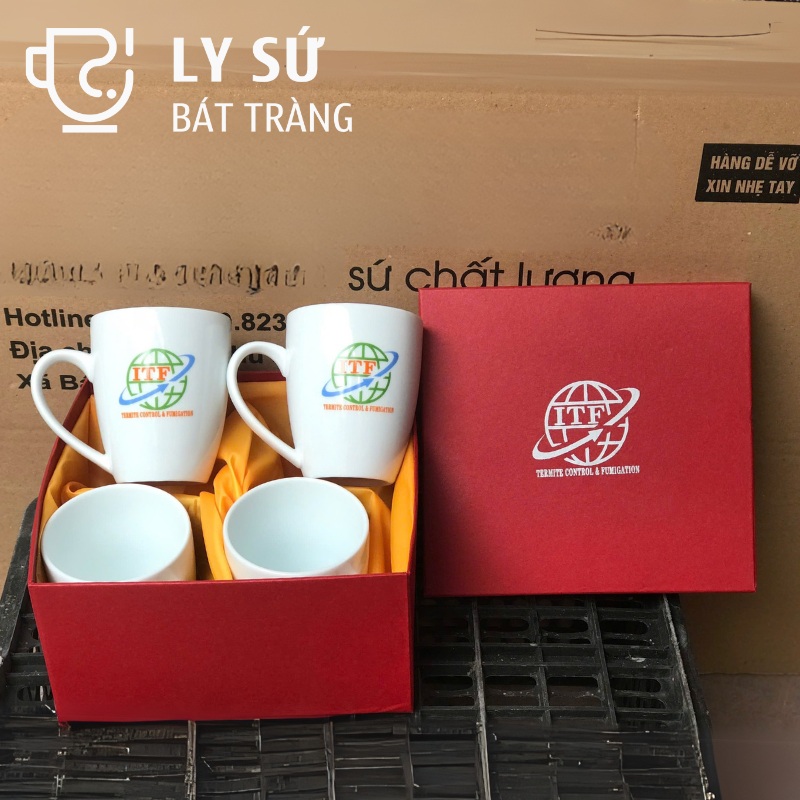 Bộ 4 cốc sứ Bát Tràng quà tặng in logo màu trắng dáng thóp quai bán tim 300ml BCS-07