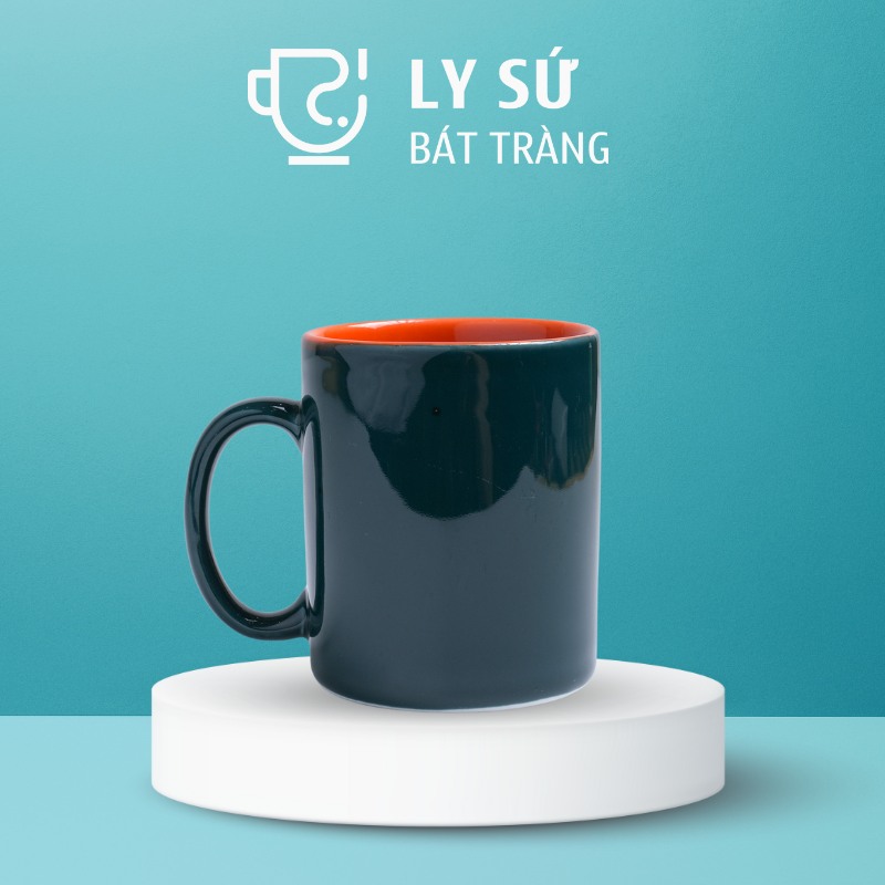 Ly sứ màu bóng Bát Tràng quà tặng in logo 2 màu xanh navy đậm và cam dáng trụ quai C 350ml LM-44