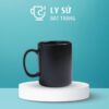 Ly sứ màu mát Bát Tràng quà tặng in logo màu đen mát dáng trụ quai C 350ml LM-69