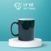 Ly sứ màu bóng Bát Tràng quà tặng in logo 2 màu xanh ngọc lục bảo và trắng dáng trụ quai C 350ml LM-60