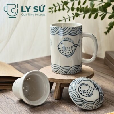 Cốc sứ lọc trà Bát Tràng quà tặng in logo họa tiết vẽ tay cá béo dung tích 300ml LSLT-14