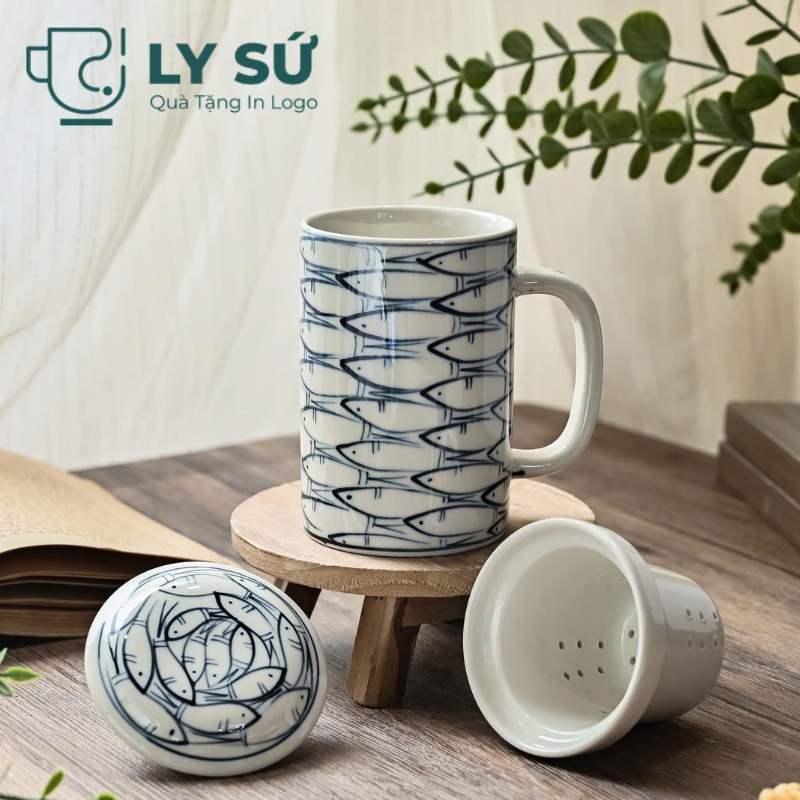 Cốc sứ lọc trà Bát Tràng quà tặng in logo họa tiết vẽ tay cá đàn dung tích 300ml LSLT-15