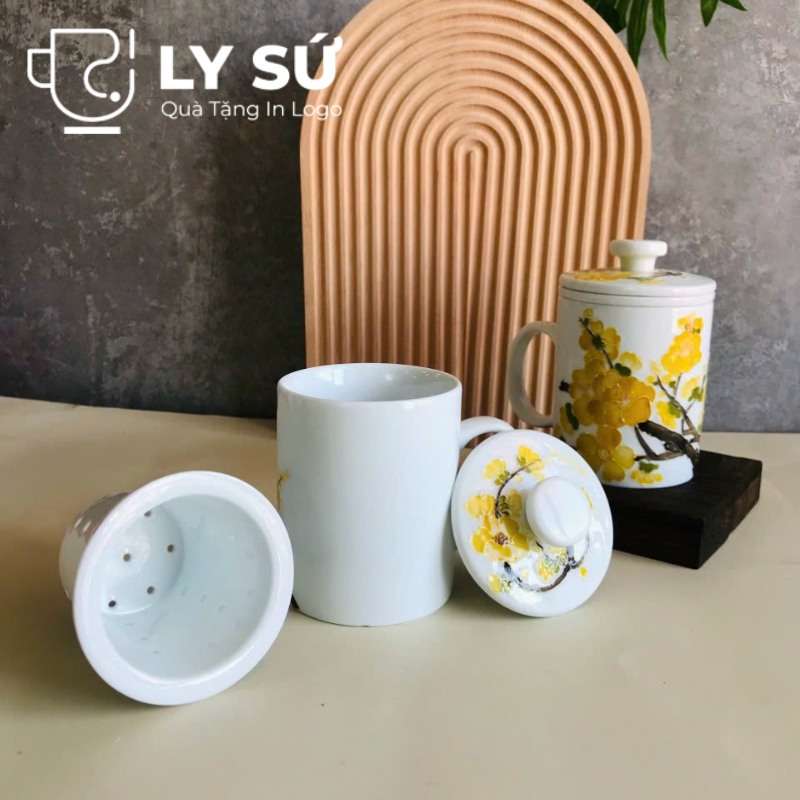 Cốc lọc trà Bát Tràng quà tặng in logo họa tiết vẽ tay hoa mai dung tích 300ml LSLT-22