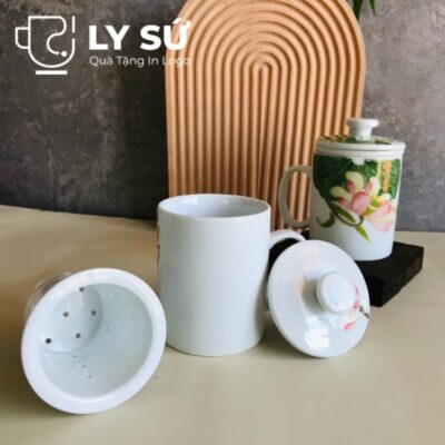 Cốc lọc trà Bát Tràng quà tặng in logo họa tiết vẽ tay hoa sen dung tích 300ml LSLT-21
