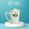 Ly sứ Bát Tràng quà tặng in logo họa tiết vẽ tay 3 lá có nắp dung tích 350ml LSVT-27