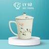 Ly sứ Bát Tràng quà tặng in logo họa tiết vẽ tay hoa đào hồng có nắp dung tích 350ml LSVT-30