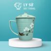 Ly sứ Bát Tràng quà tặng in logo họa tiết vẽ tay hoa mận trắng có nắp dung tích 350ml LSVT-33