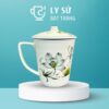 Ly sứ Bát Tràng quà tặng in logo họa tiết vẽ tay hoa sen bóng có nắp dung tích 350ml LSVT-36