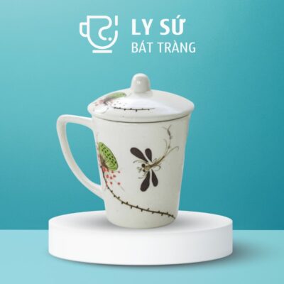 Ly sứ Bát Tràng quà tặng in logo họa tiết vẽ tay hoa sen và chuồn chuồn xanh có nắp dung tích 350ml LSVT-23