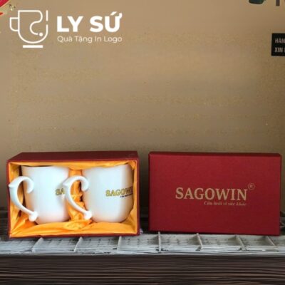 Bộ 2 cốc sứ Bát Tràng quà tặng in logo dáng thóp quai bán tim 350ml BCS-11