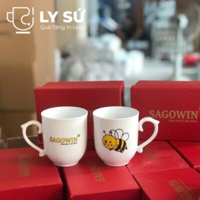Bộ 2 cốc sứ Bát Tràng quà tặng in logo dáng thóp quai bán tim 350ml BCS-11