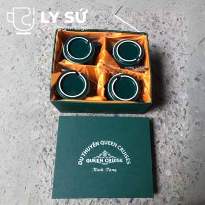 Bộ 4 cốc sứ Bát Tràng quà tặng in logo có nắp và thìa màu xanh lá đậm 300ml BCS-16