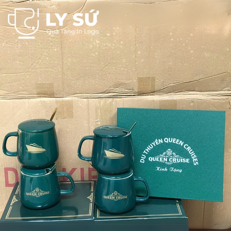 Bộ 4 cốc sứ Bát Tràng quà tặng in logo có nắp và thìa màu xanh lá đậm 300ml BCS-16