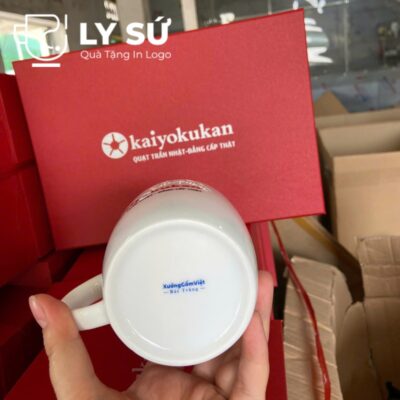 Bộ 4 cốc sứ Bát Tràng quà tặng in logo màu trắng dáng lùn quai C 300ml BCS-18