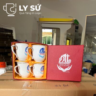 Bộ 4 cốc sứ Bát Tràng quà tặng in logo dáng thóp có nắp quai bán tim 350ml BCS-17