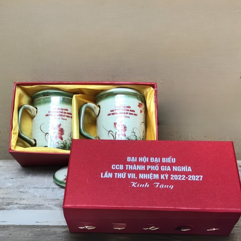 Cốc sứ vẽ tay Bát Tràng quà tặng in logo