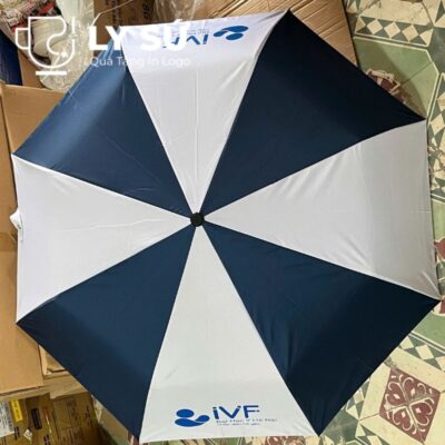 Bộ giftset cốc sứ Bát Tràng quà tặng in logo gồm cốc sứ dáng bầu và ô dù gấp 3 tự động 1 chiều BGS-07