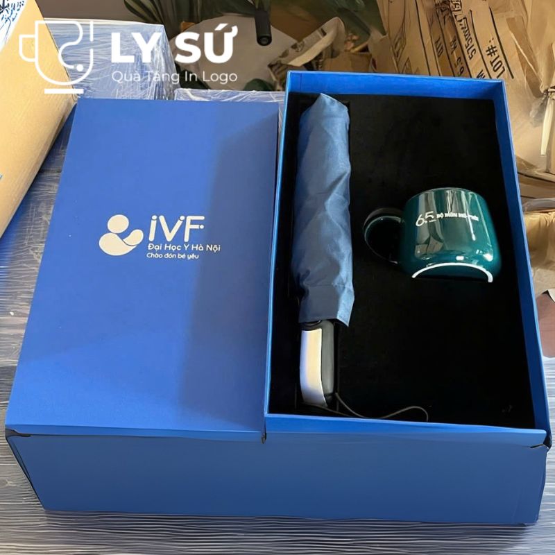 Bộ giftset cốc sứ Bát Tràng quà tặng in logo gồm cốc sứ dáng bầu và ô dù gấp 3 tự động 1 chiều BGS-07