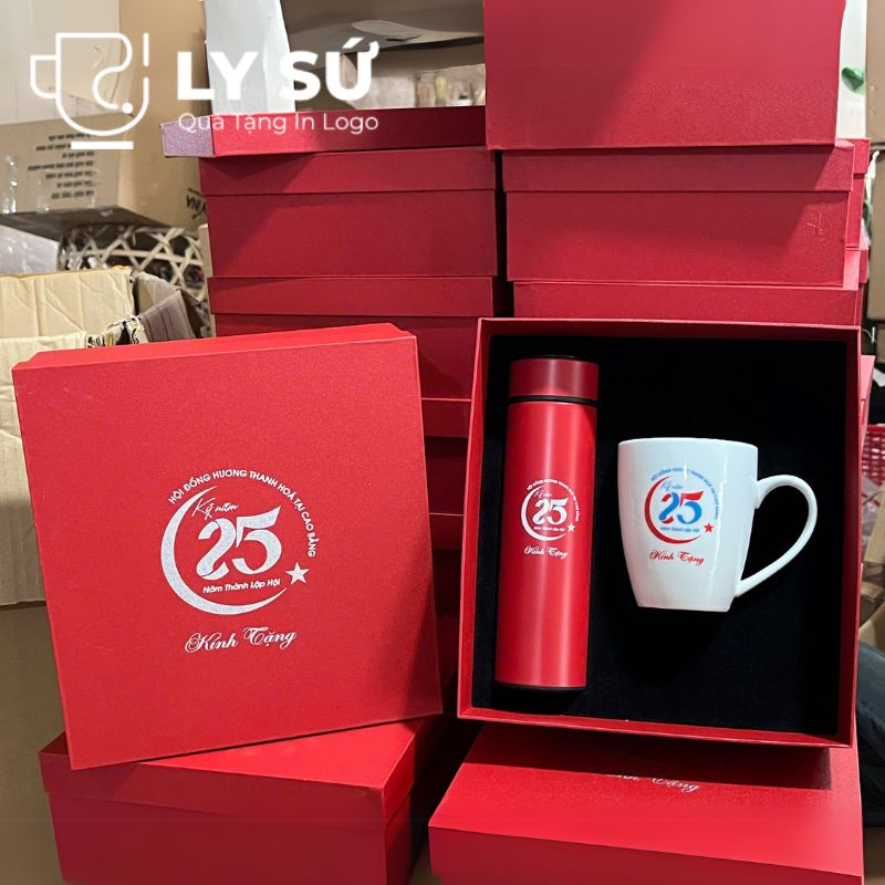 Bộ giftset cốc sứ Bát Tràng quà tặng in logo gồm cốc sứ quai bán tim và bình giữ nhiệt BGS-05