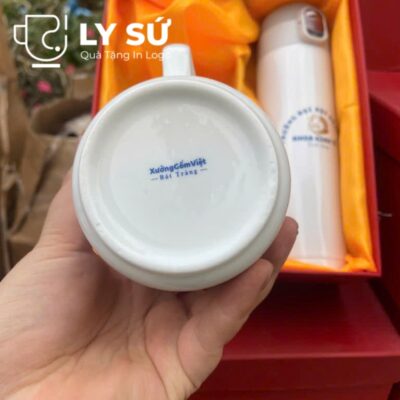 Bộ giftset cốc sứ Bát Tràng quà tặng in logo gồm cốc sứ quai vuông và bình giữ nhiệt BGS-03