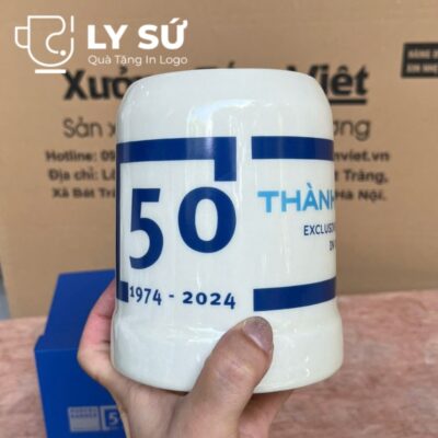 Ca bia Bát Tràng quà tặng in logo màu trắng dáng trụ quai C 500ml CB-04