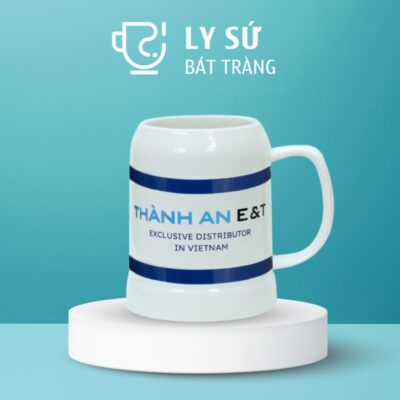 Ca bia Bát Tràng quà tặng in logo màu trắng dáng trụ quai C 500ml CB-04
