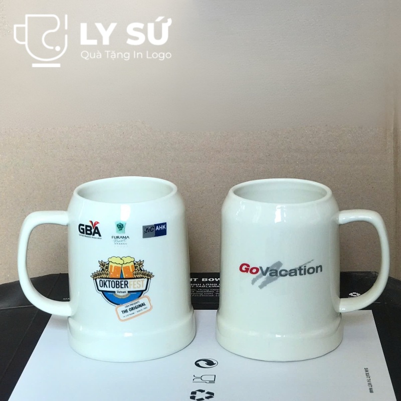 Ca bia Bát Tràng quà tặng in logo màu trắng dáng trụ quai C 500ml CB-08