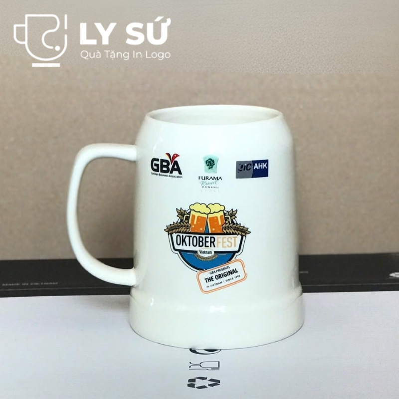 Ca bia Bát Tràng quà tặng in logo màu trắng dáng trụ quai C 500ml CB-08