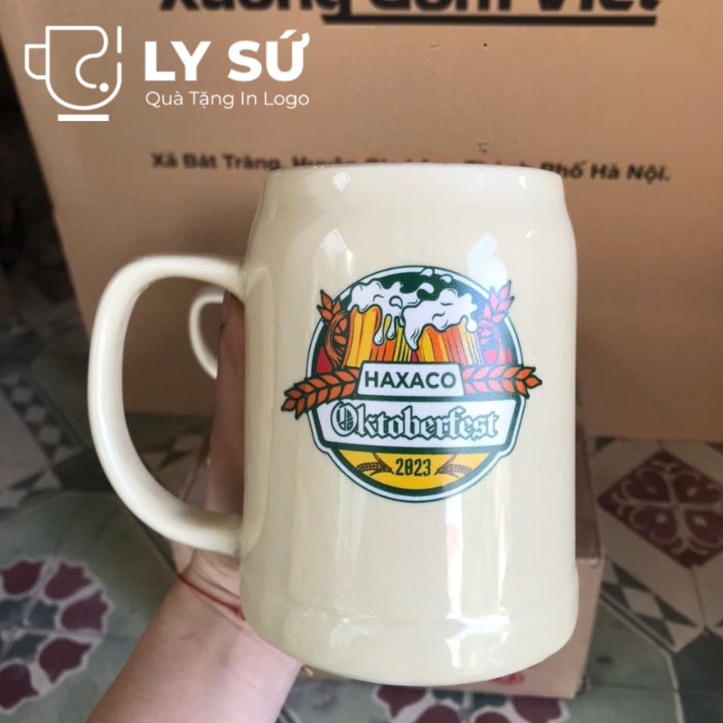 Ca bia Bát Tràng quà tặng in logo màu trắng ngà dáng trụ quai C 500ml CB-03
