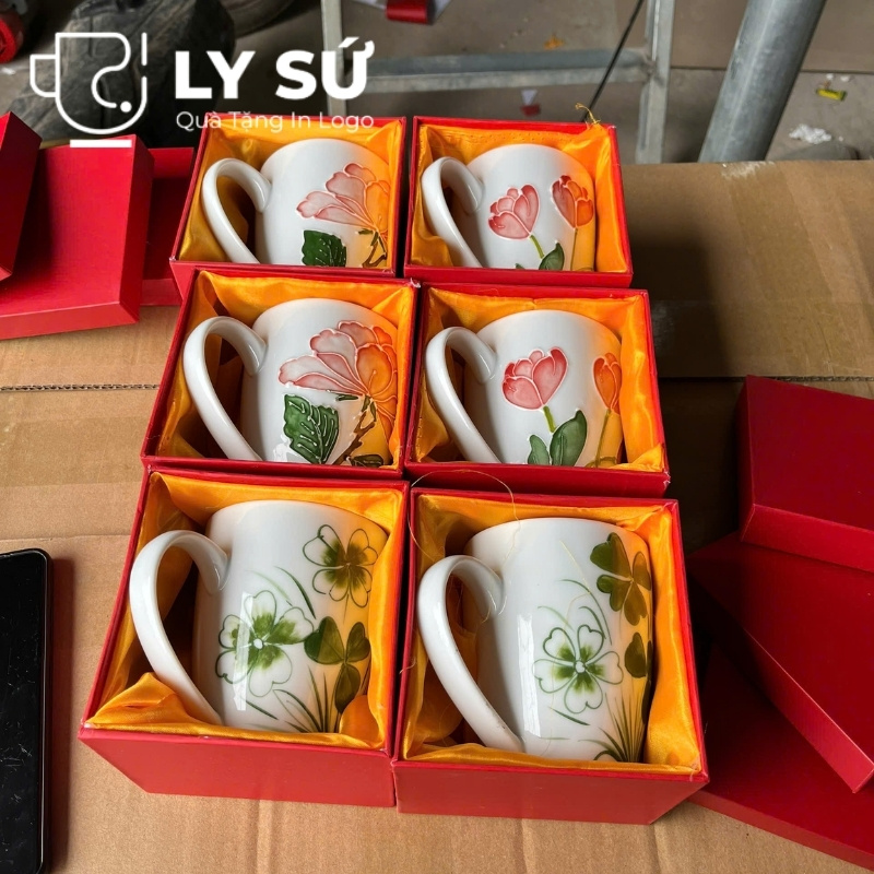 Cốc sứ vẽ tay Bát Tràng quà tặng in logo