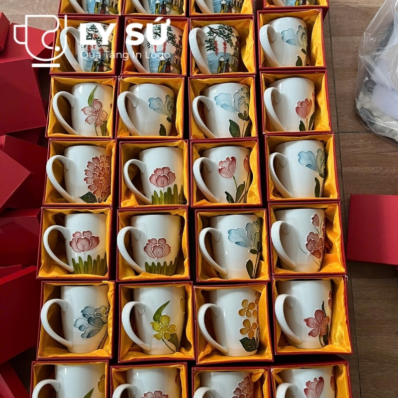 Cốc sứ vẽ tay Bát Tràng quà tặng in logo