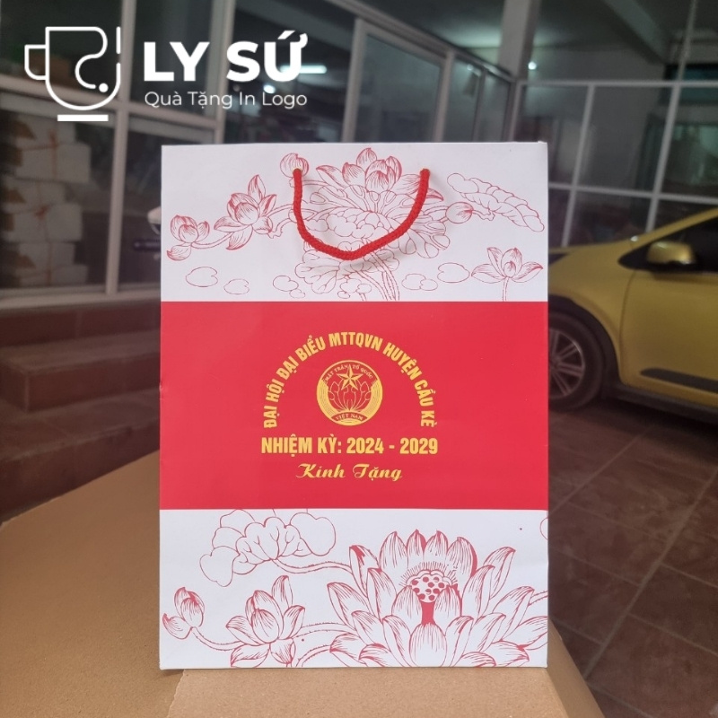 Túi giấy đựng ly sứ Bát Tràng quà tặng in logo